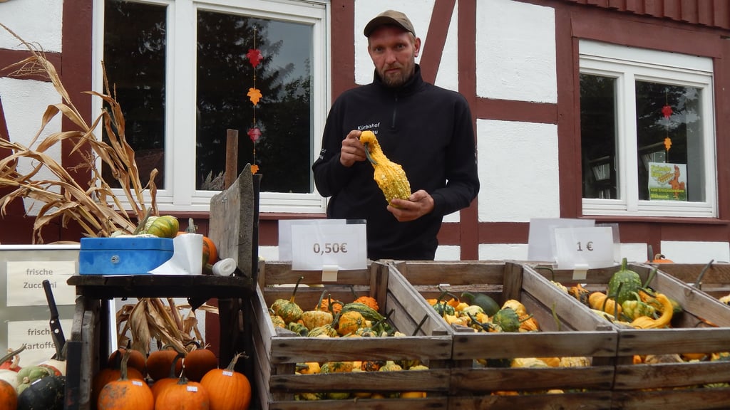 Robert Gühne vom Kürbishof Hagenau stellt seinen Hof und seine Kürbisse vor.