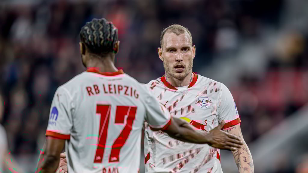 David Raum (r.) und Ridle Baku von RB Leipzig.