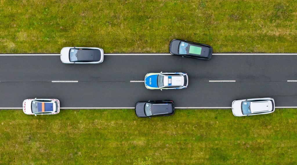 Fahrzeuge können sich dank „Car2x“-Technik untereinander verständigen.