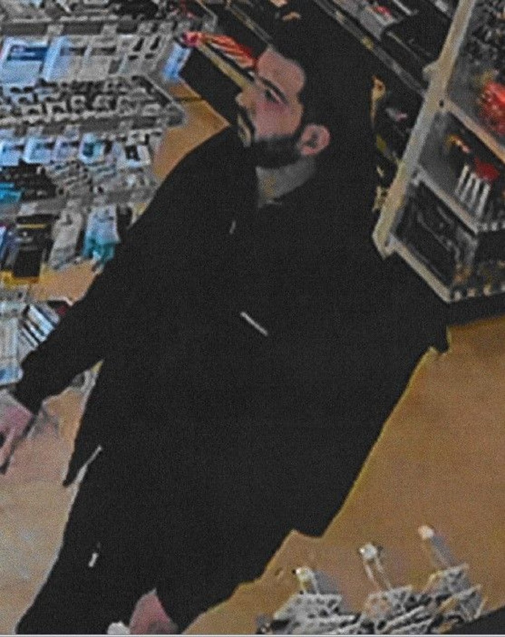 Tonie-Figuren in Sangerhausen gestohlen: Wer kennt diesen Mann?