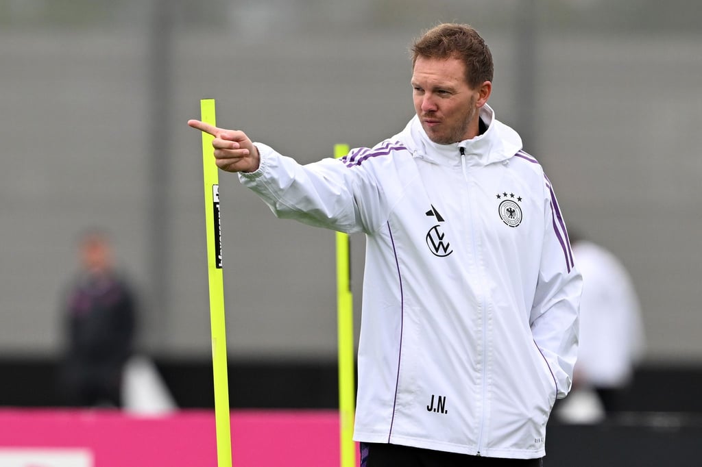 Da geht's lang zur WM: Julian Nagelsmann beim Training in Herzogenaurach.