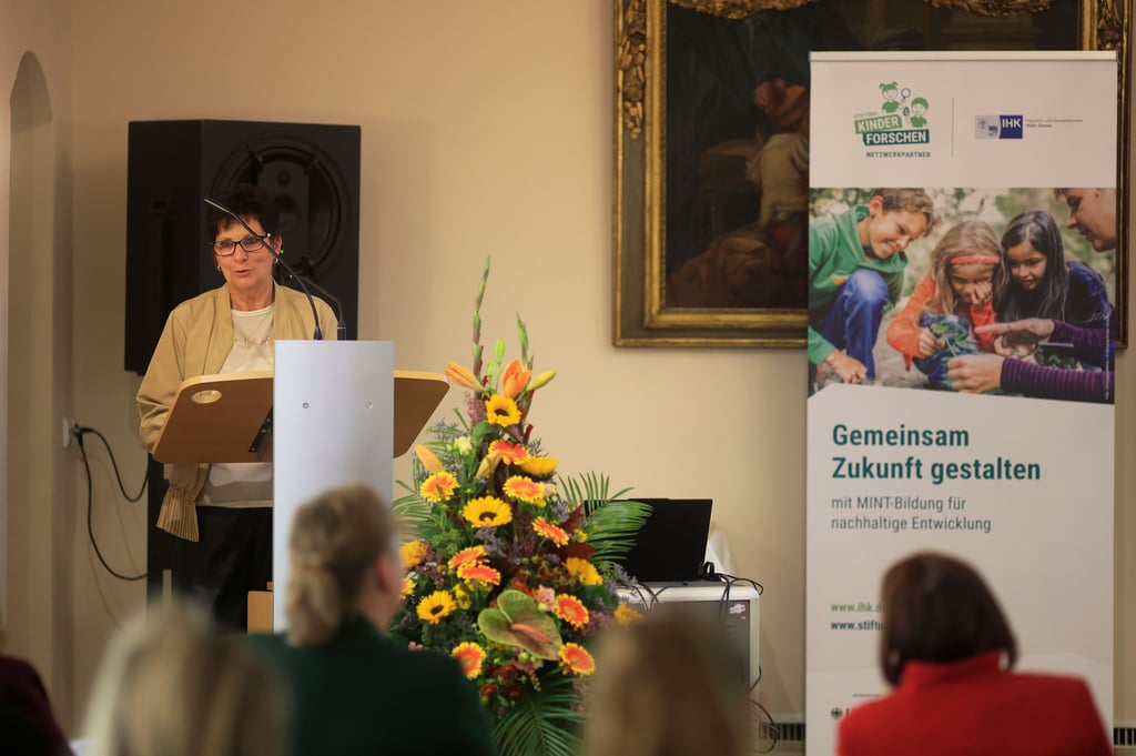IHK-Vizepräsidentin Kerstin Kühne würdigte die Bedeutung des Engagements in den Kitas.