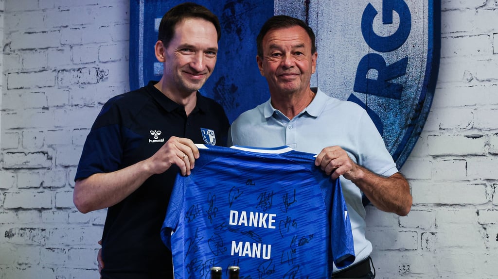 Fast genau fünf Jahre arbeiteten Manuel Holscher (Pressesprecher, li.) und Otmar Schork (Geschäftsführer Sport) gemeinsam beim 1. FC Magdeburg. Holscher verlässt im Oktober 2025 den Verein.
