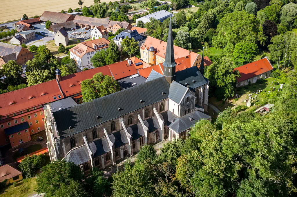 Selbst diese Schule mit jahrhundertelanger Tradition hat nicht mehr genügend Schüler: Schulpforta mit der dazugehörigen Klosterkirche.