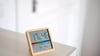 Mit einem Hygrometer lässt sich die Luftfeuchtigkeit messen. Vor Wänden und Co. sollte sie nicht zu lange über 50 Prozent liegen.