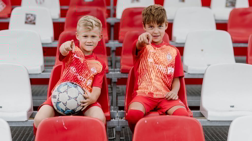 Der Nachwuchs des FC Einheit Wernigerode ist schon voller Vorfreude auf das erste Stickeralbum des Fußballvereins aus Hasserode und lädt alle Fußballfans zur offiziellen Präsentation ein.