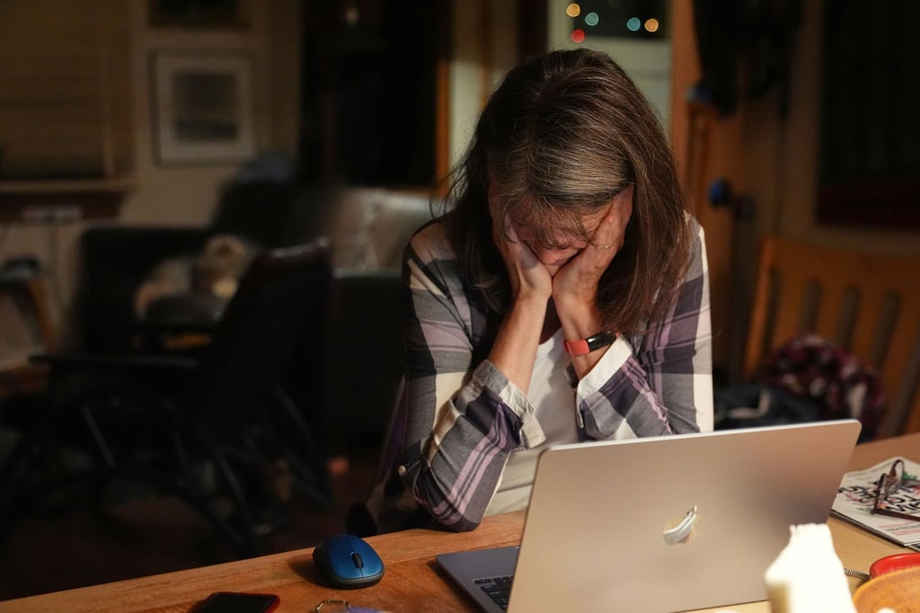 Nobelpreisträgerin Brunkow wird in den USA mitten in der Nacht von Fotografen zuhause überrascht.