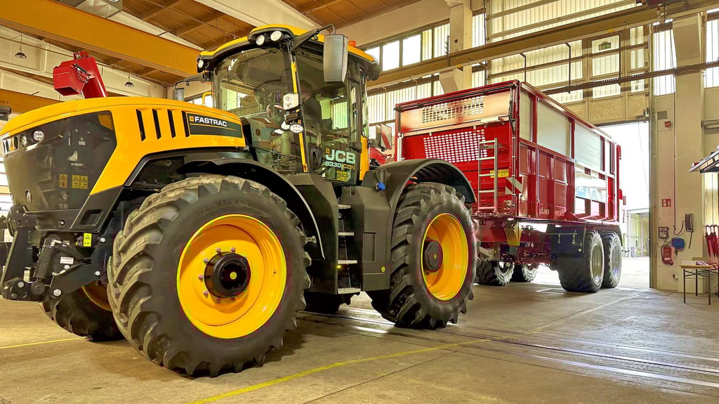 Der Universalstreuer „TeleLiner HTS 24D.07 “ wird beim „Warm-up“ sogar zweimal in der Produktionshalle präsentiert.