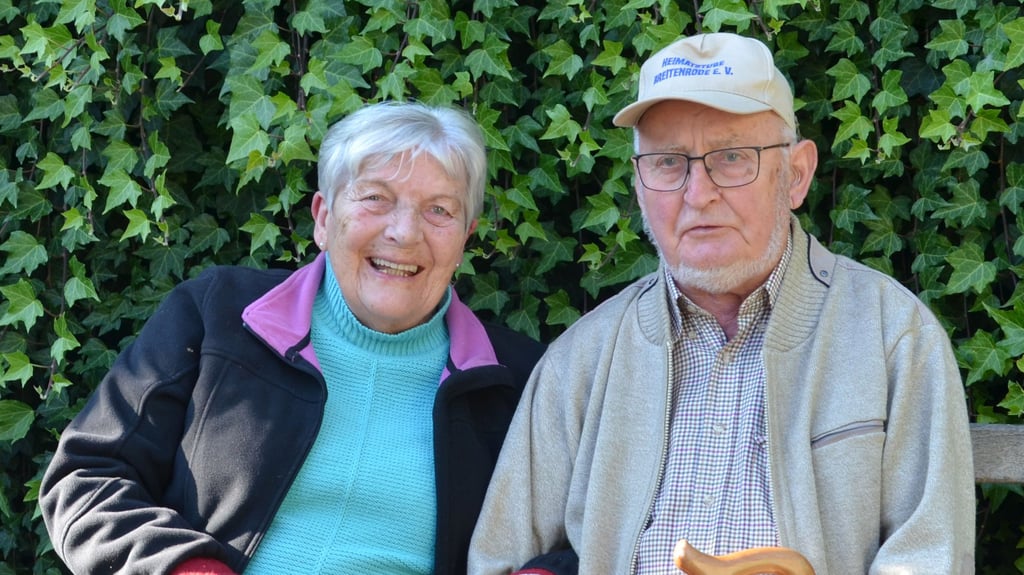 Die Gastgeber des Festes in der Heimatstube, Uta und Günter Bruhn, organisieren auch den monatlichen Seniorentreff. Für die Saisoneröffnung im Mai und den Saisonabschluss Ende Oktober stellen die Breitenroder ihren Hof jedes Jahr zur Verfügung.