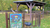 Das Schild mit den Regeln hängt noch am Nachterstedter Spielplatz. Der wird jedoch regelmäßig Opfer von Vandalismus.