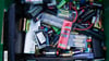 Alte Batterien dürfen nicht einfach in den Hausmüll geworfen werden.
