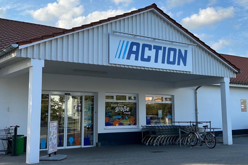 Prangt ein großes Action-Schild wie dieses bald in der Gleinaer Straße von Zeitz? Viele Zeitzer wünschen sich das.