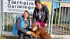 Tierheimleiterin Sarah Gränert von Ahnen (links) hatte für einen Tag mit der Werkstattbeschäftigten Marie Mumm eine neue Mitarbeiterin.  