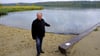 Wuchert der Süße See tatsächlich zu? Ralf Leberecht verweist auf das glasklare Wasser an der Badestelle samt gepflegtem Sandstrand.