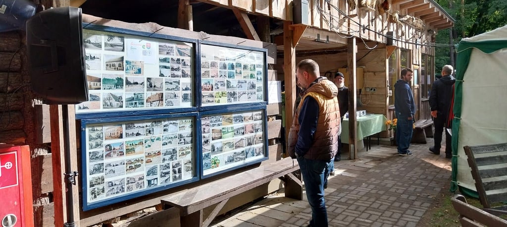 Verschiedene Bilder konnten von den Besuchern betrachtet werden.