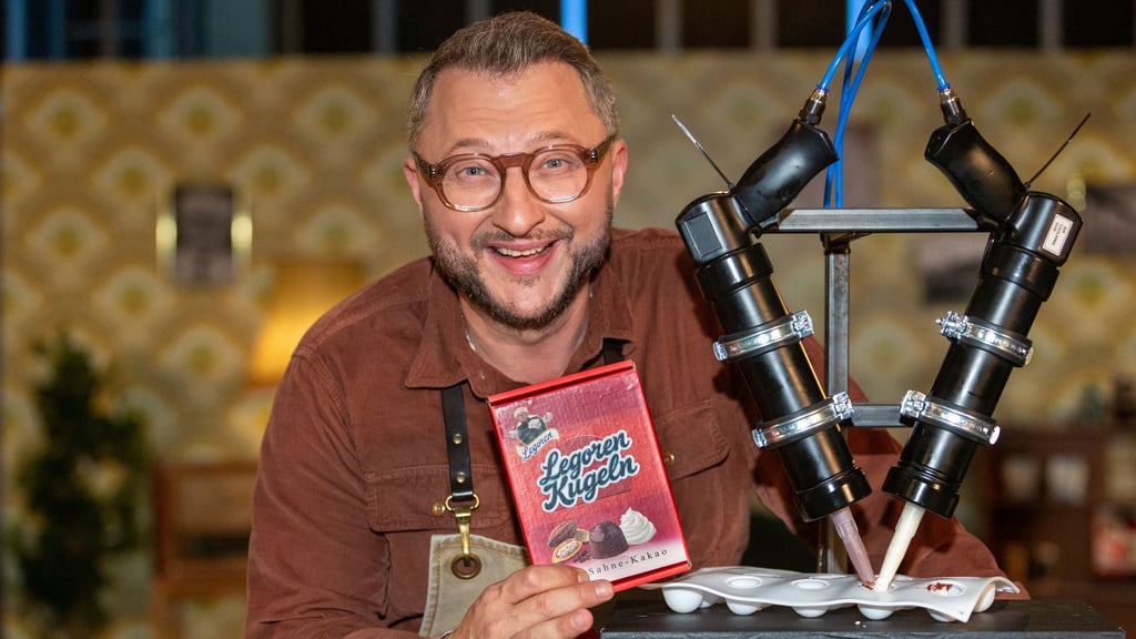 Sebastian Lege ist TV-Koch und Lebensmittelexperte. Für die ZDF-Sendung "Besseresser" testete er den DDR-Klassiker Halloren-Kugeln.