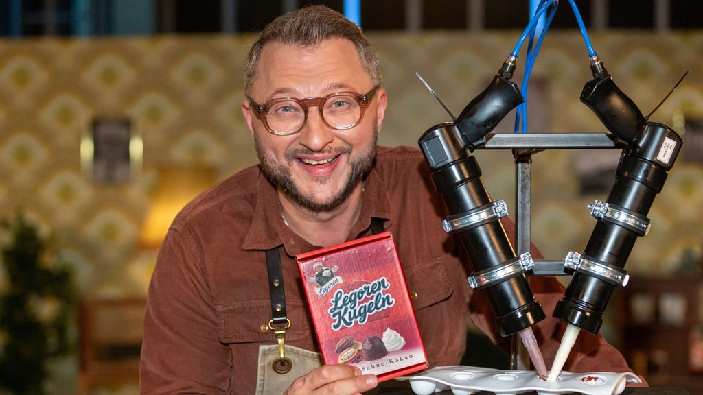 Sebastian Lege ist TV-Koch und Lebensmittelexperte. Für die ZDF-Sendung "Besseresser" testete er den DDR-Klassiker Halloren-Kugeln.