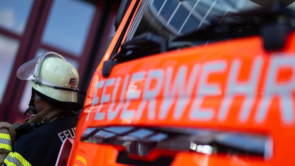 Im Neustädter Feld in Magdeburg hat am Sonntag ein Keller gebrannt.