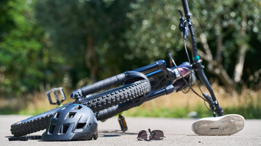 Ein 72-Jähriger ist in Halberstadt bei einem Sturz mit dem Fahrrad schwer verletzt worden