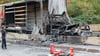 Bei einem Unfall auf der A59 bei Köln ist ein Mensch getötet worden.