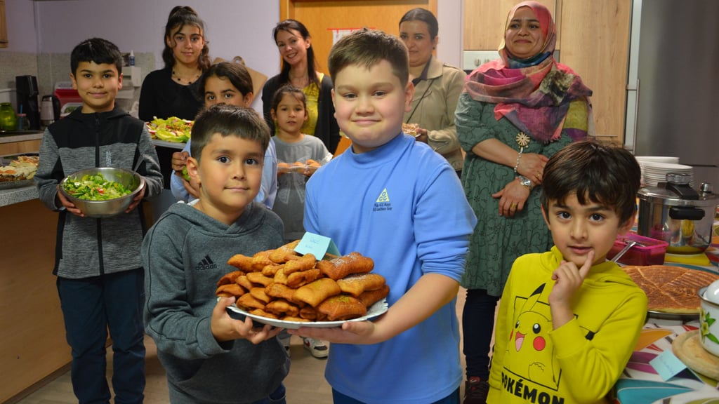 Mit kulinarischen Leckereien aus den verschiedenen Kulturen wurde beim Kinderschutzbund Börde der Herbst feierlich eingeläutet.