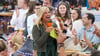 Moderatorin Andrea "Kiwi" Kiewel begrüßt am Sonntag, dem 12. Oktober, wieder viele Gäste im "ZDF-Fernsehgarten".