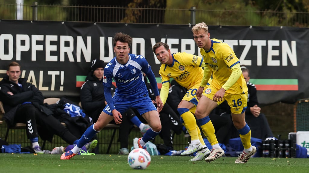 Noah Pesch (links) ging mit dem 1. FC Magdeburg auch gegen Eintracht Braunschweig unter.