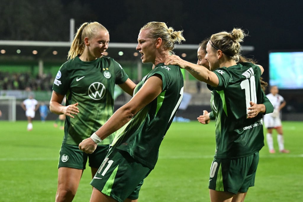 Wolfsburgs Fußball-Frauen wollen auch gegen Bayern München jubeln.
