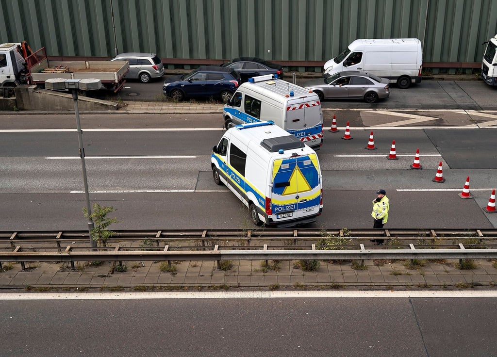 Die Polizei suchte nach Spuren und Beweismitteln.