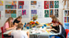 Pauline, Mara, Luis, Elisabeth und Leonie beim kreativen Umsetzen eines Herbstthemas.