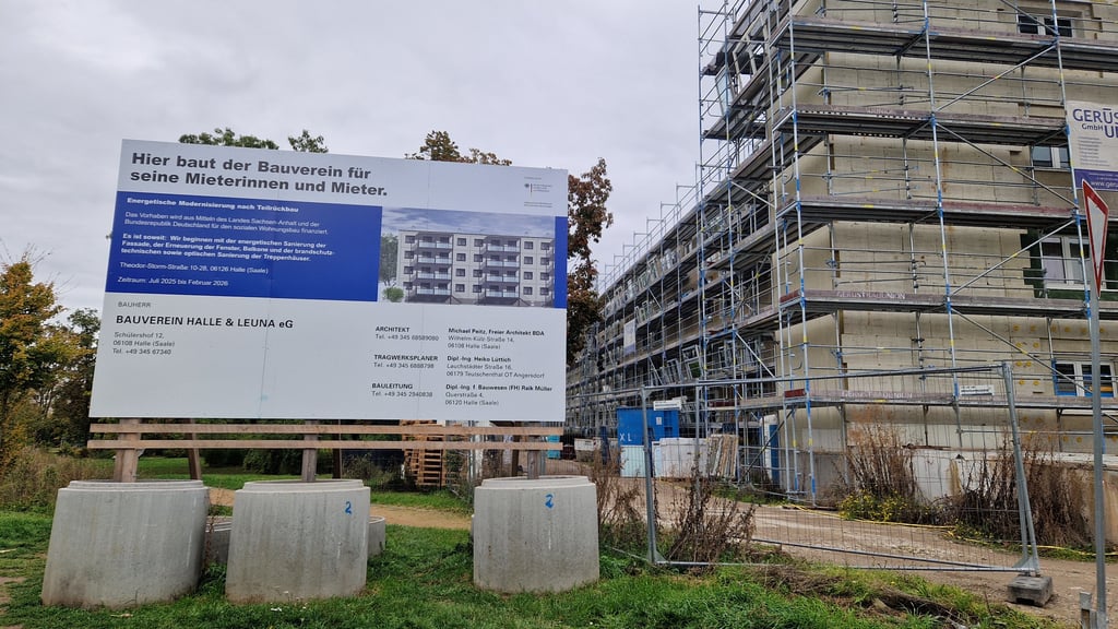 Die Modernisierung des Wohnblocks in der Theodor-Storm-Straße in Halle-Neustadt beschäftigt die Mieter.