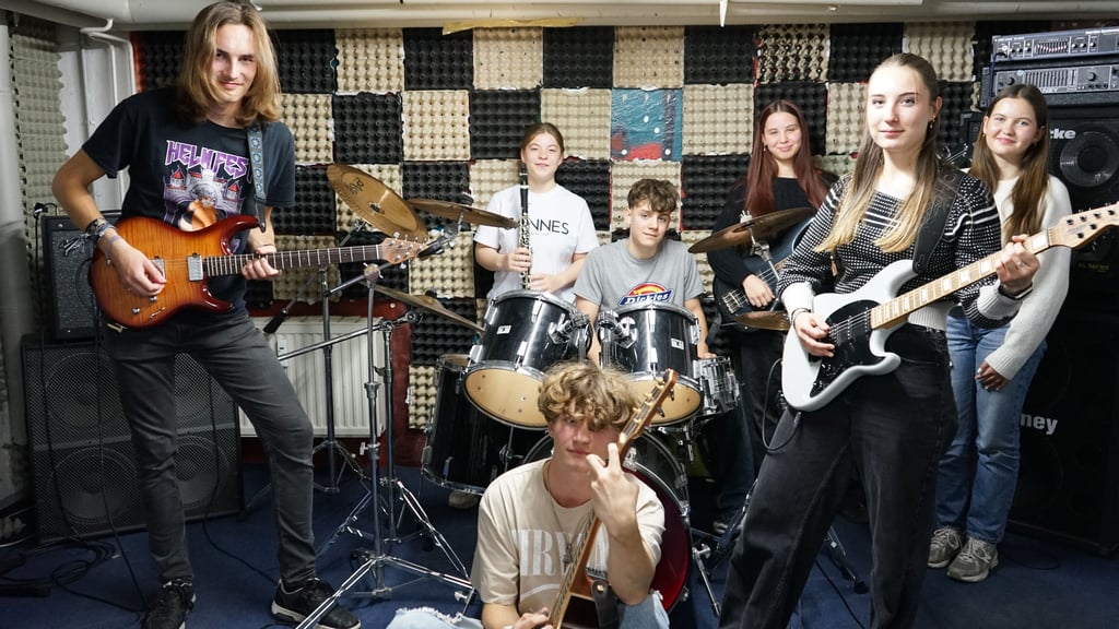 Brodcast hat „Wind of Change“ zum Einheitstag 2025 einstudiert. Zur Band gehören Benjamin Fahtz, Romy Beyer, Lea Paulinus, Max Reißmann, Paulus Otto, Frieda Dobrowolny und Tabea Swiatek.
