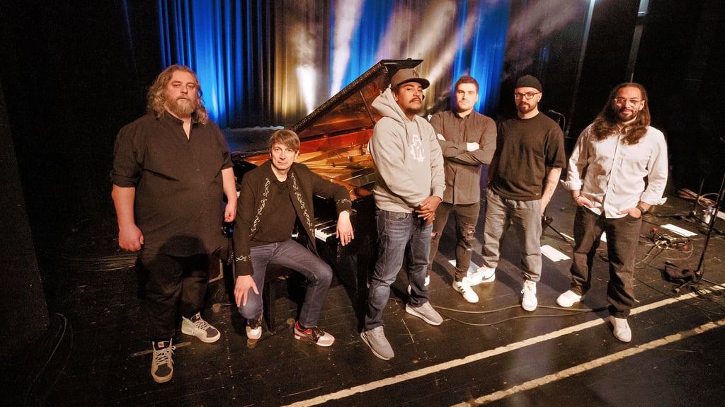 Die Söhne Mannheims treten am morgigen Samstag, 11. Oktober, mit Piano im Steintor-Varieté in Halle auf. Karim Amun (rechts) sprach im Vorfeld mit der MZ.