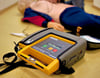 Defibrillatoren können im Notfall Leben retten. Dass die Feuerwehr in Ranies einen bekommt, sei besonders wichtig, betont Ortsbürgermeister Christian Schlitzberger.