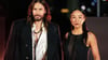 Jared Leto (links) ist im Film Ares, ein Programm, das als KI-Soldat in die reale Welt eintritt - hier ist er bei einem Fototermin mit Kollegin Greta Lee in Berlin zu sehen. (Archivbild)