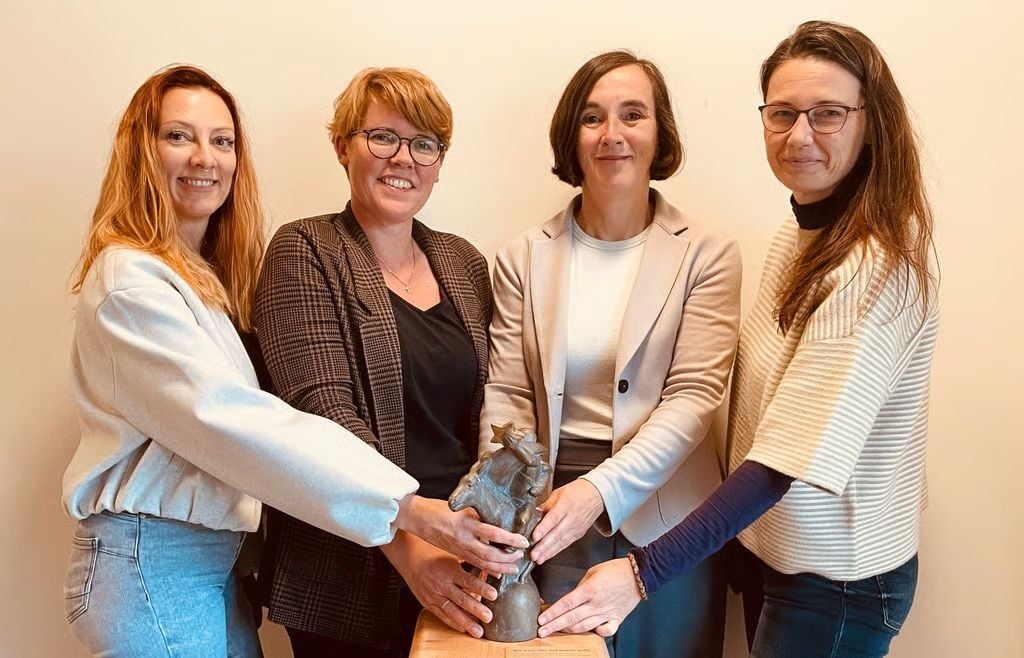 Frauen-Power für ein Patenschaftsprojekt beim Bürgerpreis „Esel, der auf Rosen geht“ (v.l.): Projektleiterin Anja Weidner von den Stadtwerken Halle, Juliane Uhl und Kathrin Dietl vom Hospiz Halle und Stadtwerke-Sprecherin Iris Rudolph haben ein umfangreiches Jahresprogramm erarbeitet. 