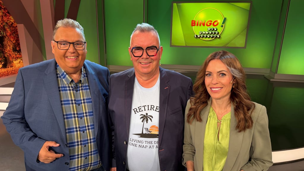 Der Klein Wanzleber Rüdiger Horn (Mitte) im Kreise der Bingo-Moderatoren Michael Thürnau und Jule Gölsdorf.