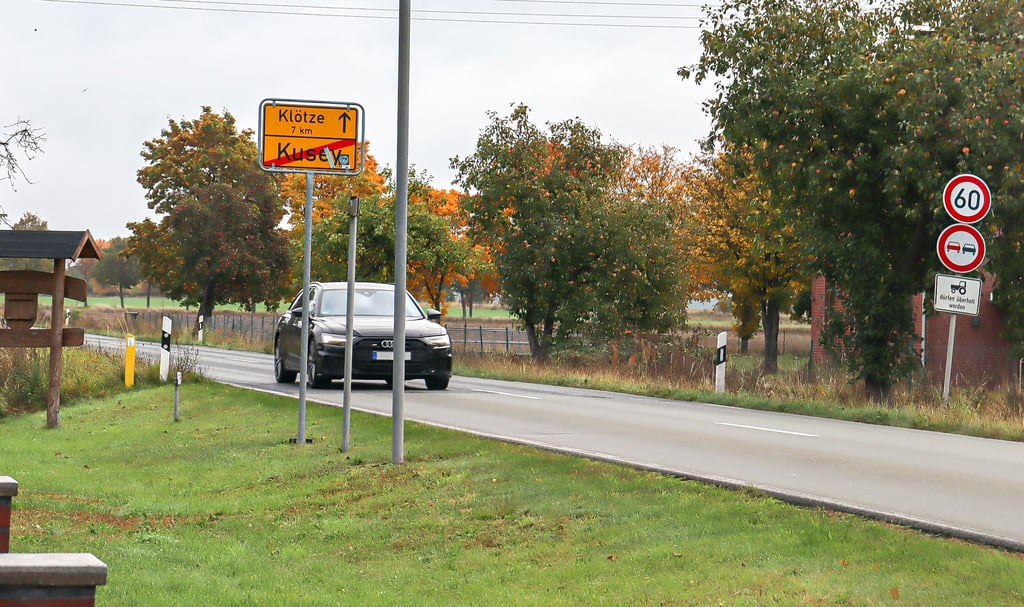 80 Prozent der Fahrzeuge auf der Klötzer Straße in Kusey sind zu schnell unterwegs, ärgert sich ein Anwohner.