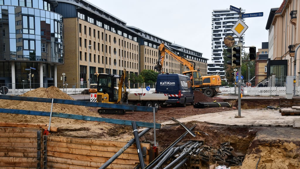 An der SWM-Großbaustelle in der Magdeburger Innenstadt gibt es Änderungen für Autofahrer.