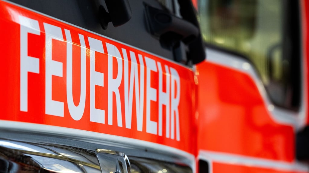 In der Garbsener Straße in Schönebeck brannte am Sonntagmorgen ein Kellerabteil.
