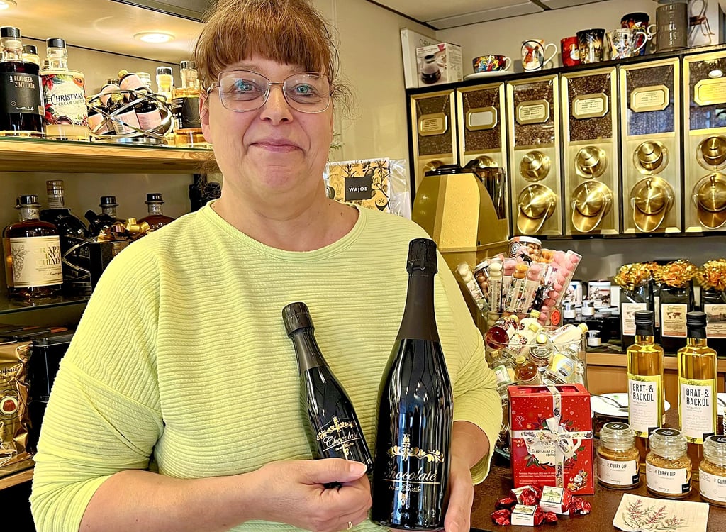 Bei Enzmanns in der Kalkstraße kann man Chocolate in a Bottle verkosten: Chardonnay mit feinster belgischer Schokolade, was bei Genießern durchaus Zuspruch finden könnte, wie Ines Enzmann meint.