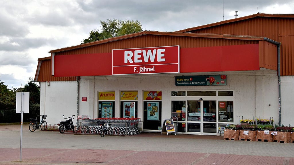 Bald steht der große Umzug von Rewe in die Rehainer Straße an.