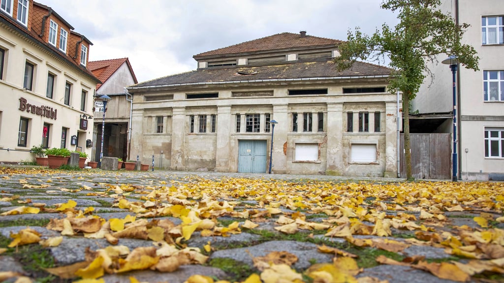 Die Brauerei ist ein Schlüsselobjekt am Markt in Roßlau. Doch seit Jahren steht sie leer und verfällt.