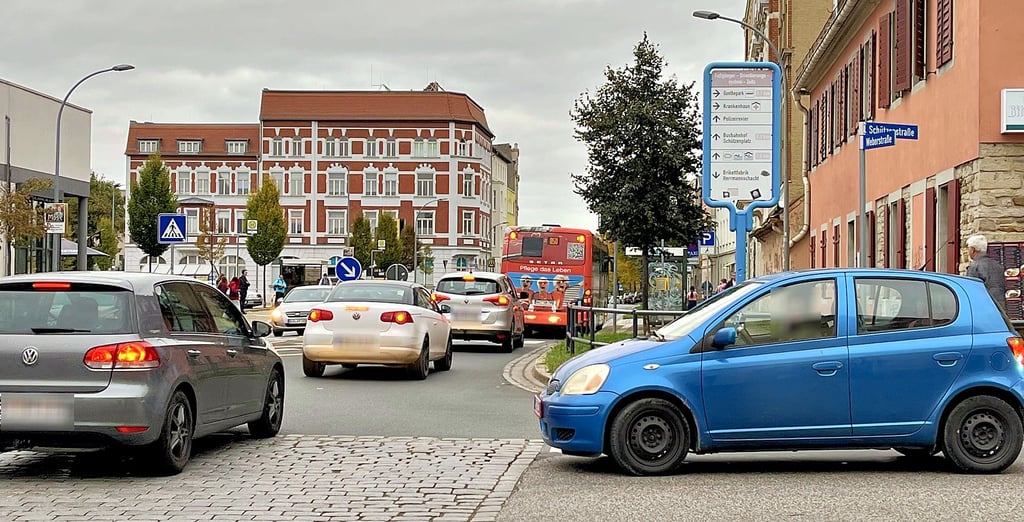 Der Bus, der in der Schützenstraße hält,  bremst den Verkehr vom Wendischen  Berg kommend aus. Daran wird sich auch nichts ändern.