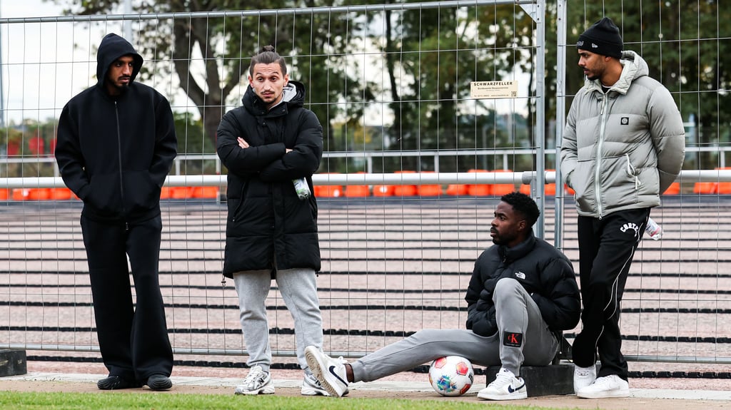 Konnten das Geschehen auf dem Trainingsplatz des 1. FC Magdeburg auch nicht fassen: