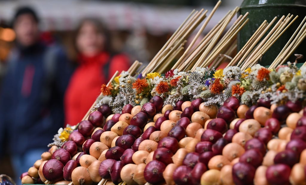 Der 372. Weimarer Zwiebelmarkt ist eröffnet worden.