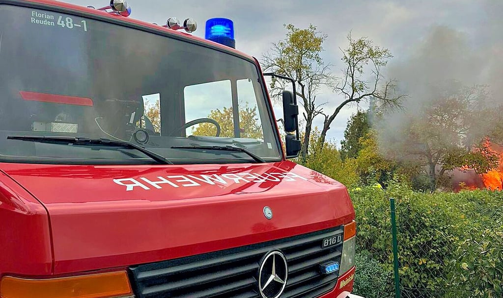 Im Fuhnetalweg brannte eine Laube vollständig aus.
