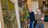 Jan Stenzel (r.) und Paul Platz haben die Schau der Partnerkreise mit Werken von Dimana Wolf und Hans-Christoph Rackwitz organisiert.  