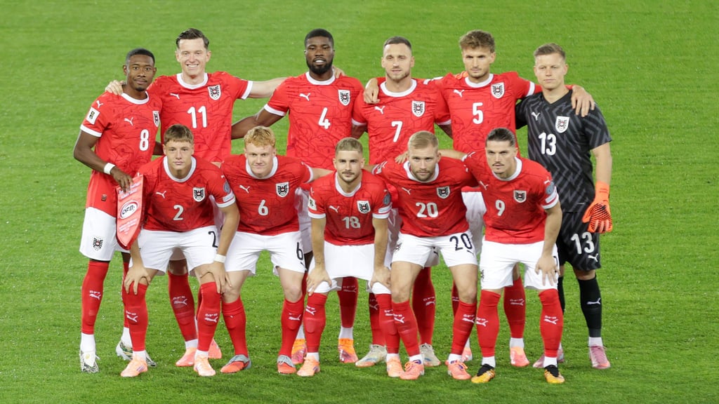 Österreichs Nationalmannschaft mit Nicolas Seiwald (vorne, 2.v.l.) vor dem Länderspiel gegen San Marino.