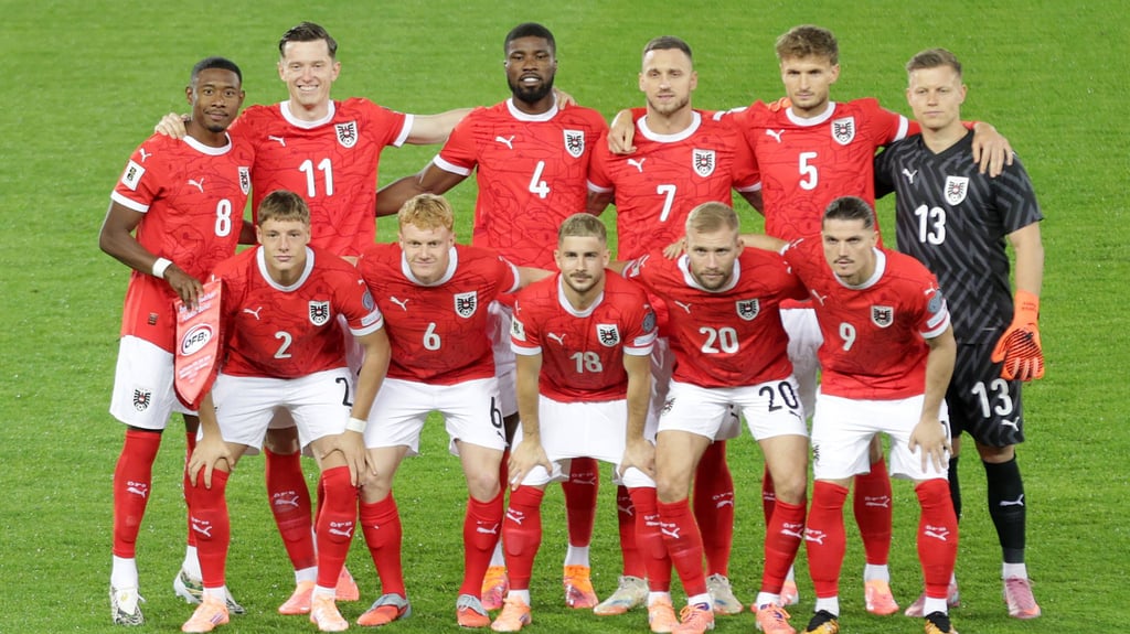 Österreichs Nationalmannschaft mit Nicolas Seiwald (vorne, 2.v.l.) vor dem Länderspiel gegen San Marino.